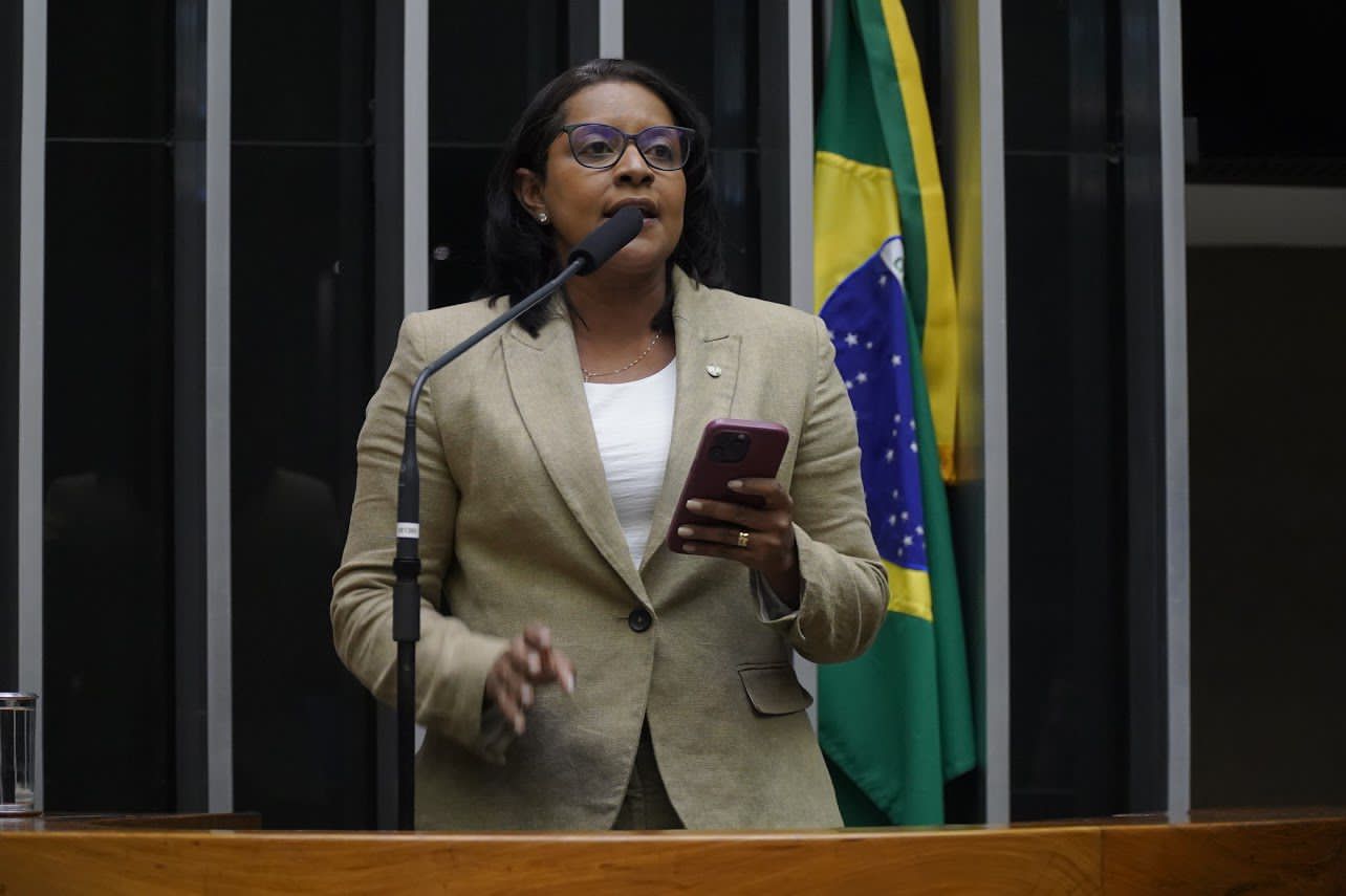 Gisela promove audiência pública, na Câmara, para debater impacto em fusão entre Petz e Cobasi