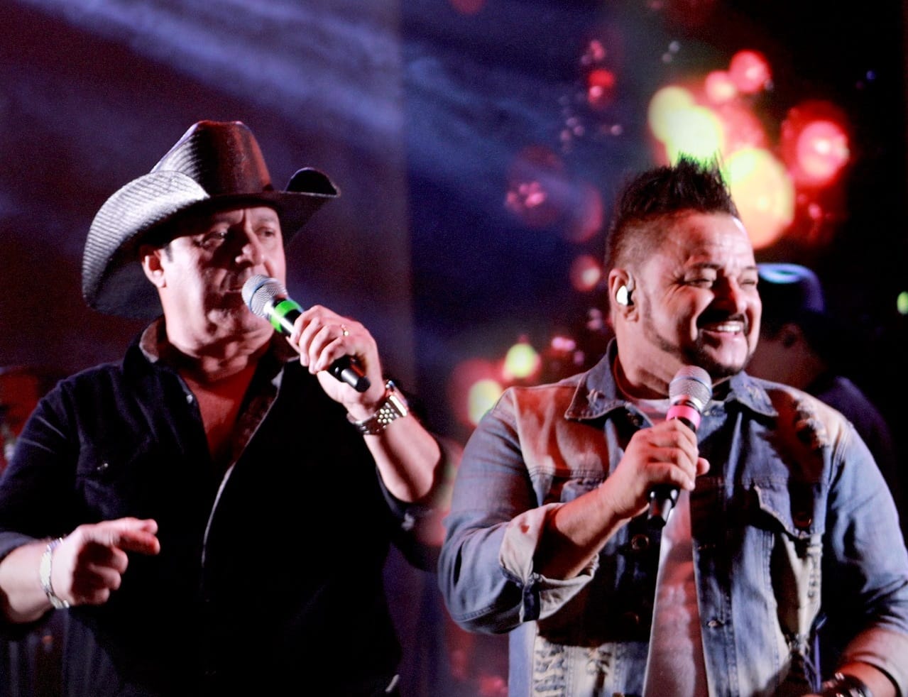 Renan & Ray são atração nacional da 33ª Festa do Peão Pantaneiro no sábado