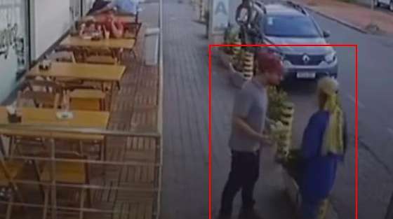 Homem tenta esfaquear dono de padaria na porta do comércio em Cuiabá e acaba preso