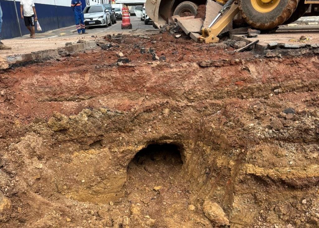 Falhas antigas na drenagem da Prainha colocam avenida em risco, diz secretário da Sinfra