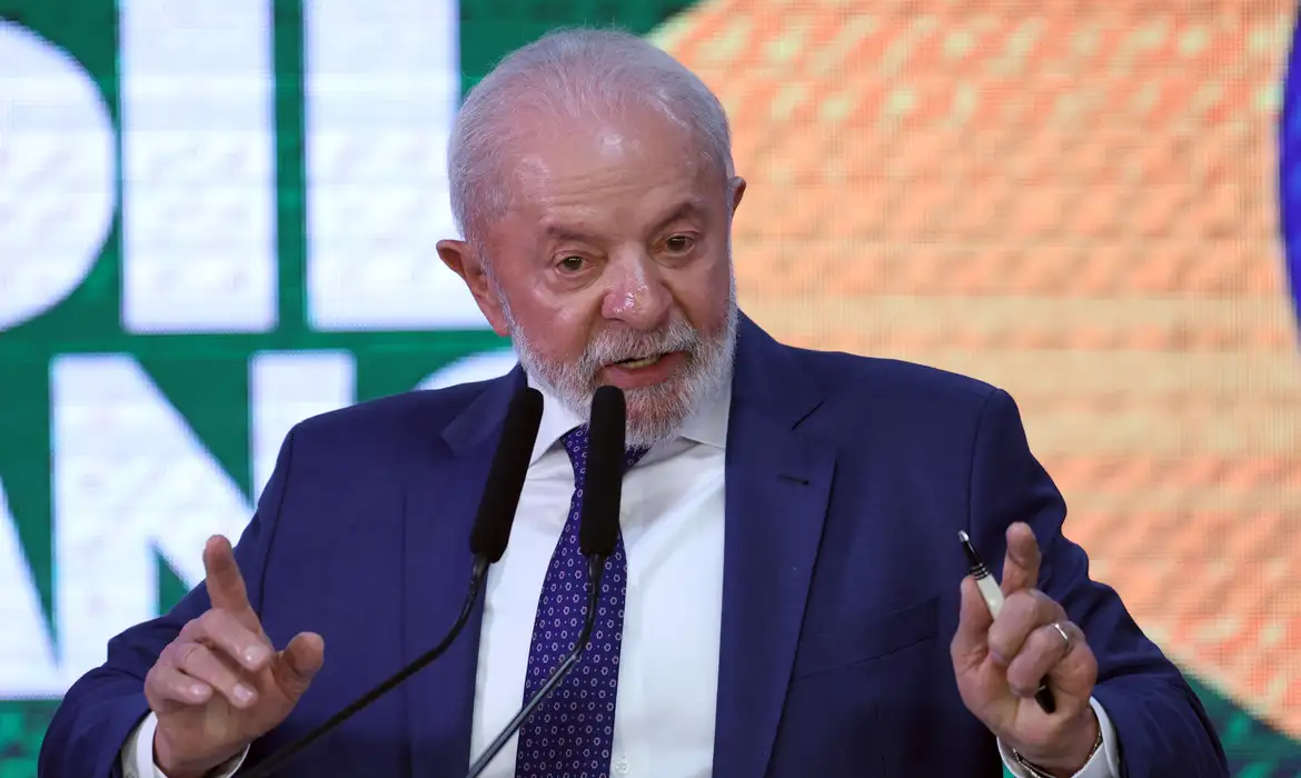 “Família vai arcar com consequências do crime”, diz Lula ao sancionar lei que corta auxílio-reclusão de presos ligados a facções