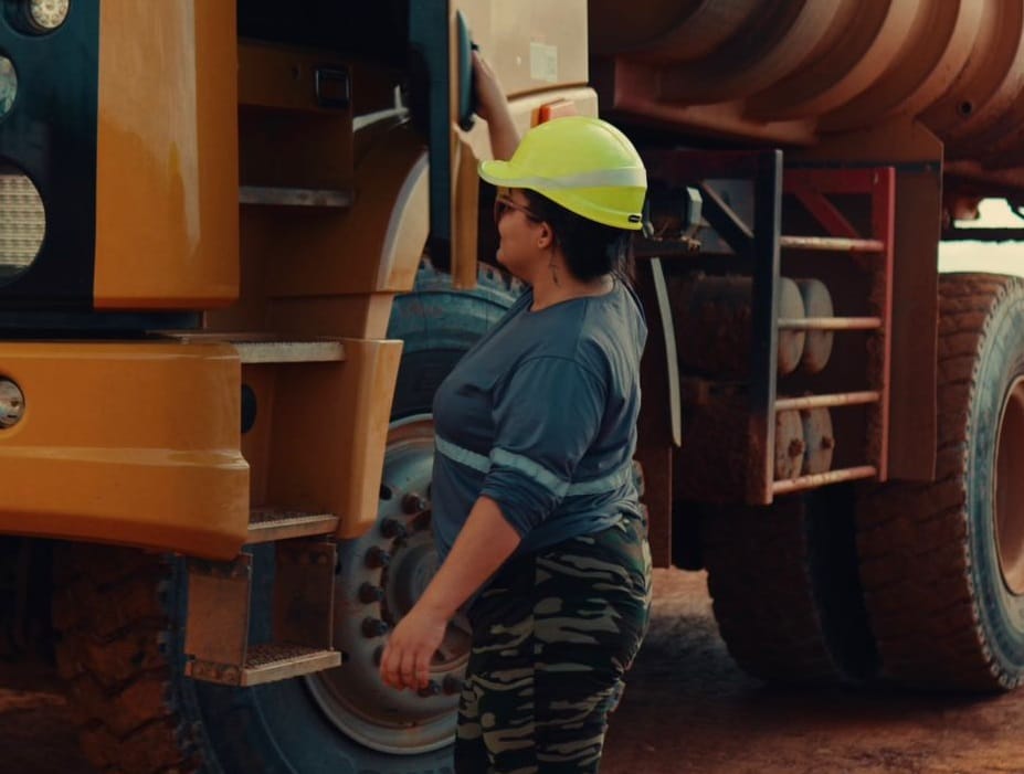 Elas soldam, dirigem e transformam: as mulheres que conquistam espaço na mineração de ouro