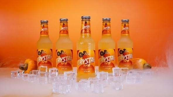 Crystal Ice lança bebida inédita sabor caju, feita com suco da fruta do Nordeste