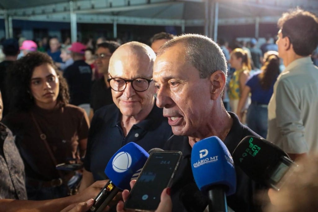 “Estado é parceiro do município”, diz prefeito após entrega de casas e anúncio de R$ 214 milhões em investimentos