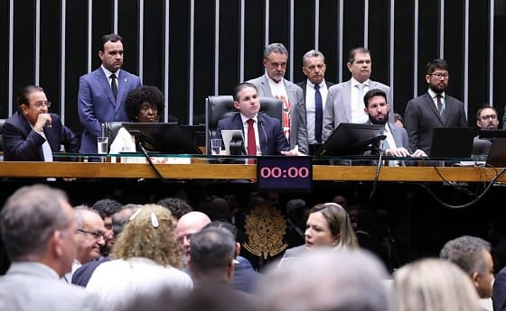 Câmara aprova fim da escala 6x1 e reduz jornada para 40 horas semanais
