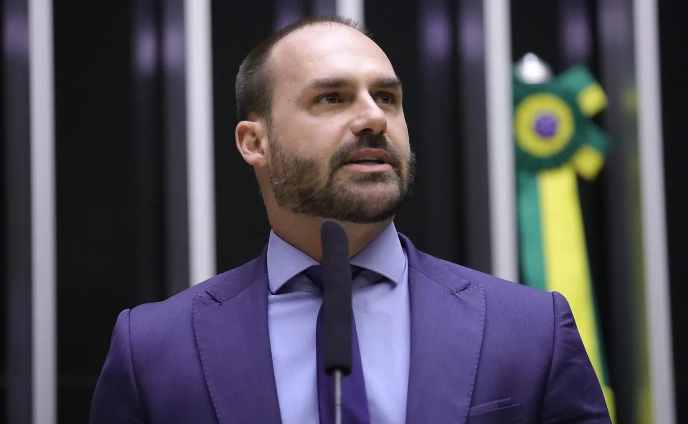 PGR pede condenação de Eduardo Bolsonaro ao STF por coação no curso do processo