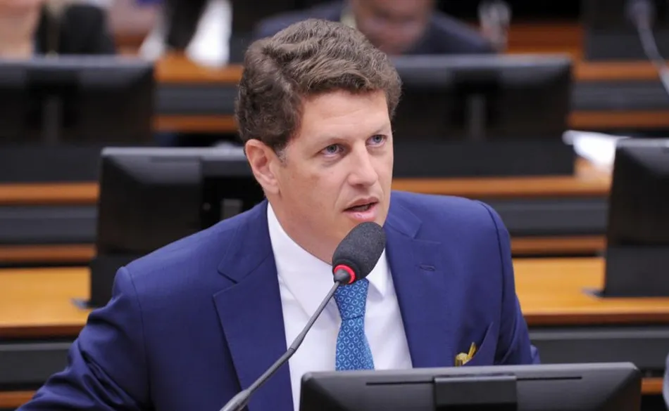 "Para salvar o Brasil, é preciso derrotar Lula e tirar o PT do poder", diz Deputado; VEJA O VÍDEO