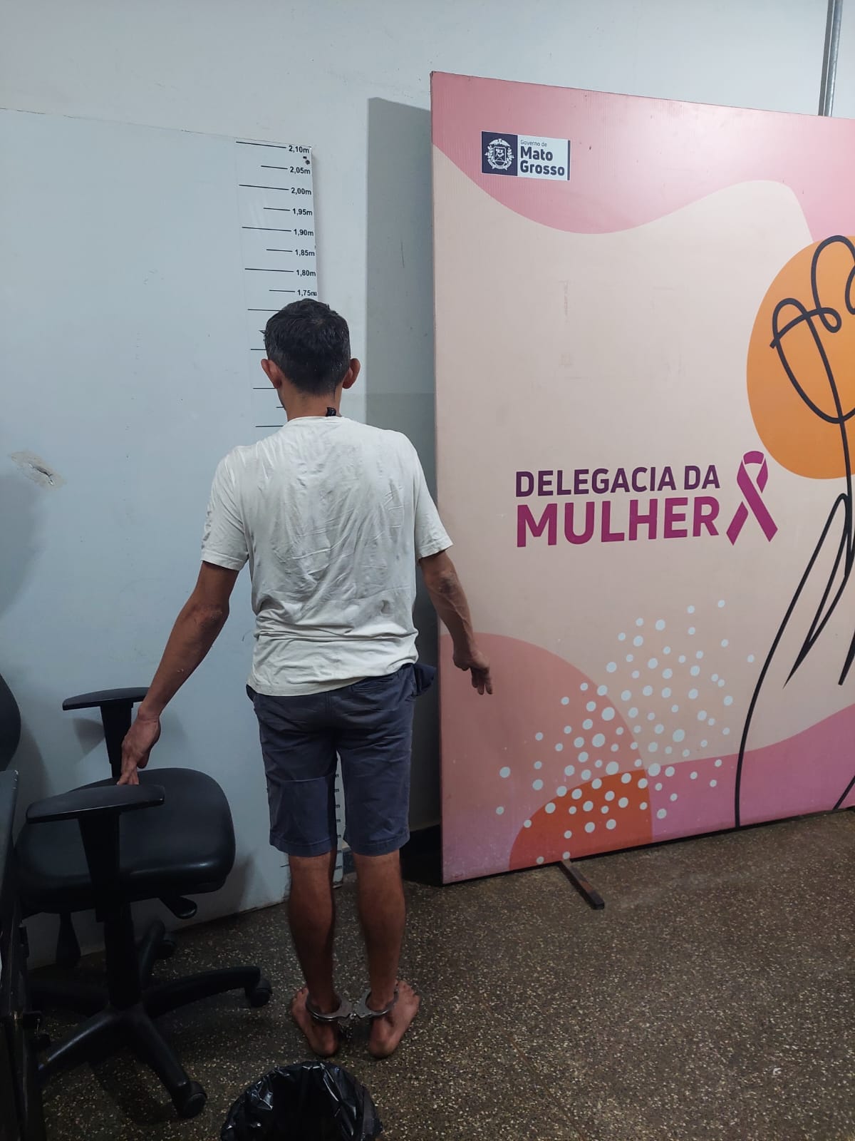Homem é preso após resistir à prisão e tentar tomar arma de policial em Cuiabá