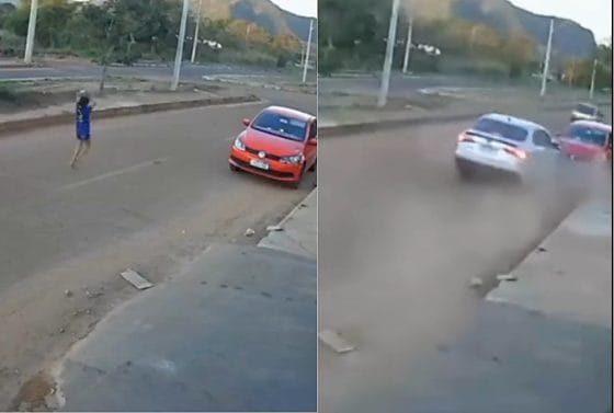Motorista em alta velocidae atropela criança que estava brincando na calçada; VEJA VÍDEO