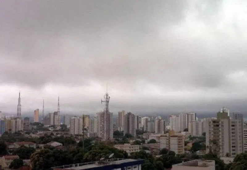 Frente fria derruba temperatura para 15°C e faz Cuiabá registrar manhã típica de inverno