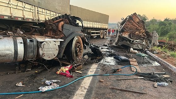 Três morrem em colisão entre caminhões na BR-158 em Mato Grosso