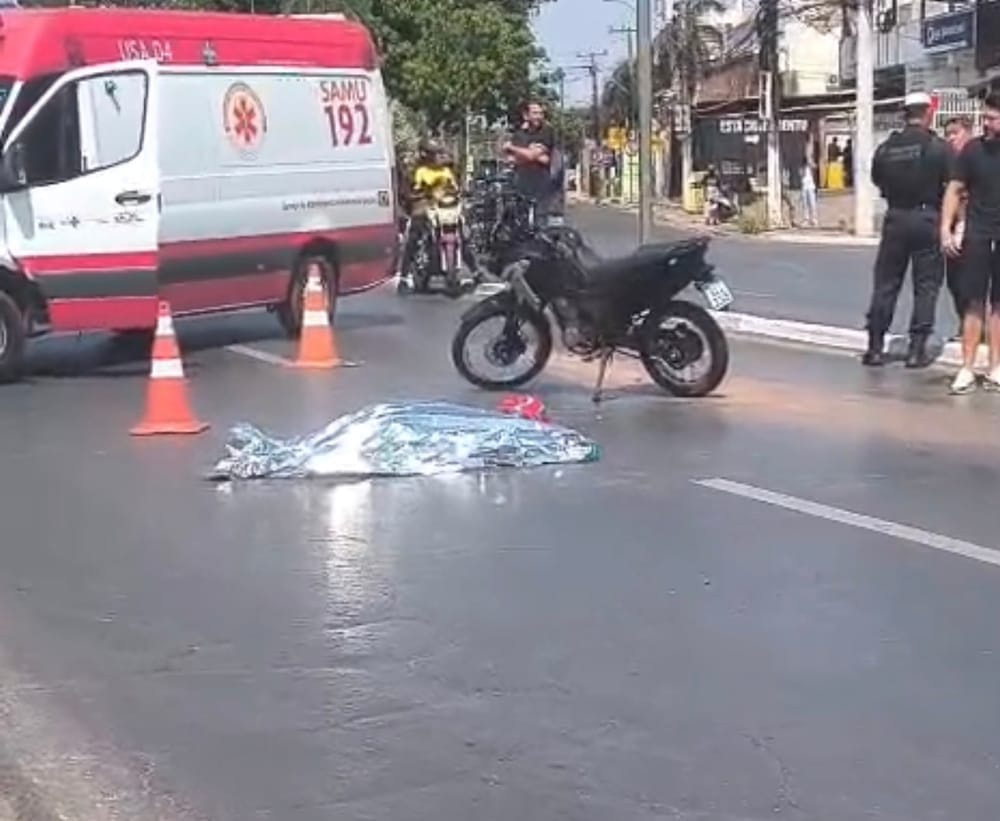 Homem morre após ser atropelado na Avenida Fernando Corrêa