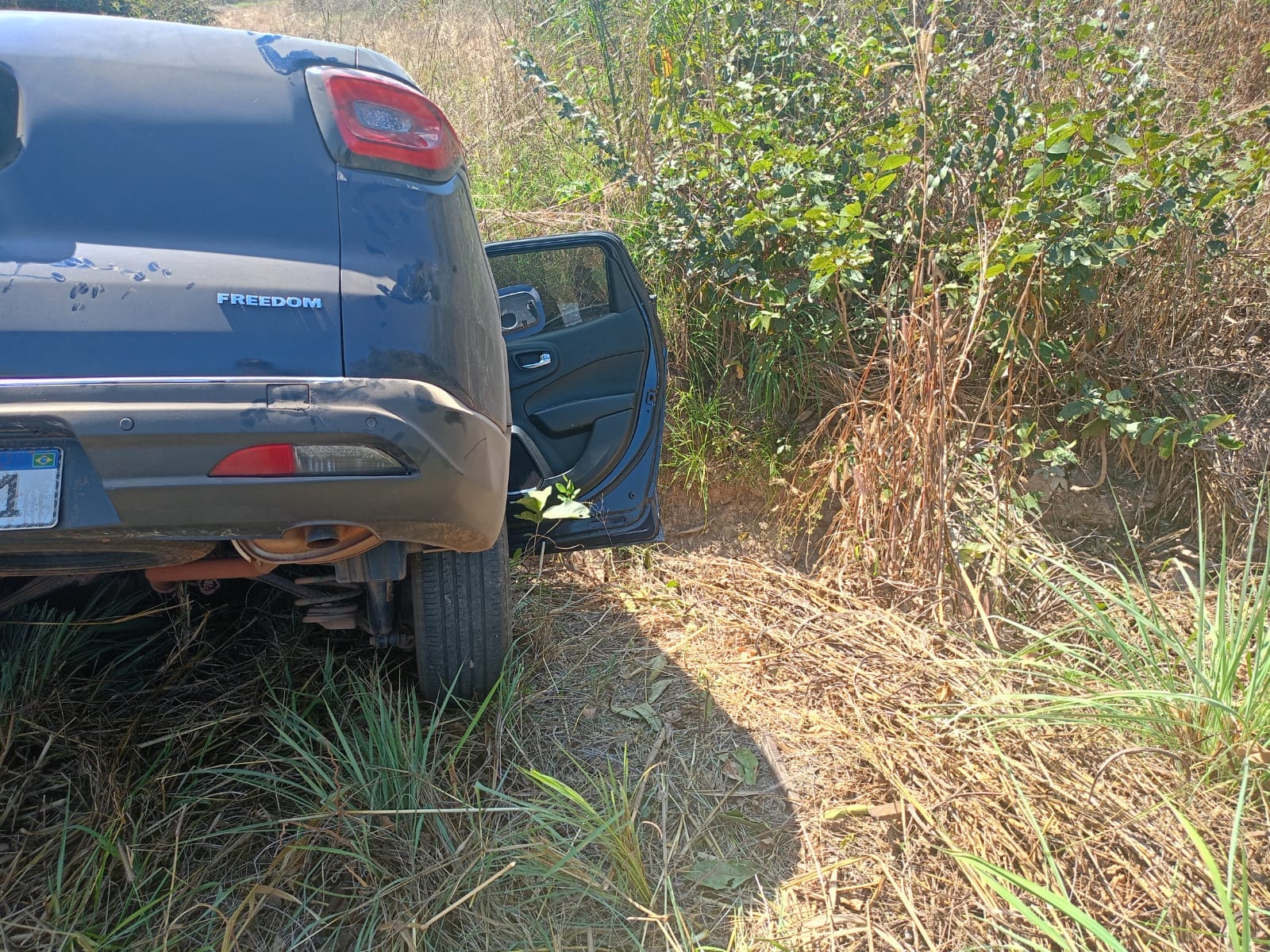 PM recupera Toro roubada após cerco com helicóptero no Contorno Leste; VEJA VÍDEO