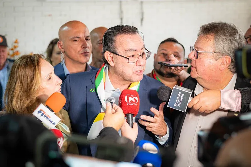 “Se não houver policial, se aciona um drone”, diz Augusto Cury em Cuiabá