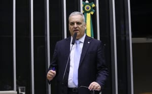 Senador Carlos Viana vai presidir a CPMI do INSS e parlamentares de oposição comemoram