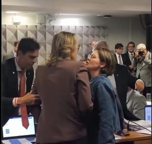 Senadora do PDT parte para cima da deputada Coronel Fernanda durante sessão na CPMI do INSS