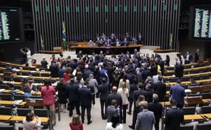 Câmara dos Deputados aprova regime de urgência para PL sobre anistia