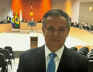 Quando se fere o Advogado, compromete-se a Justiça