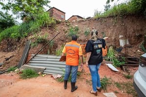 “Risco de desabamento é real”, alertam autoridades em Cuiabá após chuvas que interditam seis casas