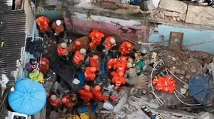 Desabamento mata mulher e deixa filha de 7 anos soterrada por cinco horas