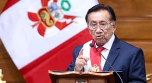 Após destituição, Peru tem novo presidente interino prometendo transição pacífica