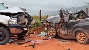 Homem morre em colisão frontal entre caminhonete e caminhão em Pontes e Lacerda