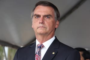 Jair Bolsonaro passa mal em unidade militar e é levado às pressas a hospital em Brasília