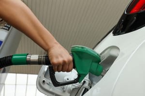 Guerra no Oriente Médio faz petróleo disparar e acende alerta para aumento de combustíveis em MT