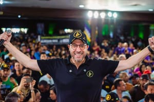 Beto Dois a Um se filia ao Podemos e reúne lideranças de todo Mato Grosso em ato histórico