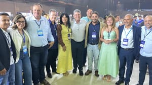 Moretto destaca avanço para a educação durante entrega de 300 ônibus escolares pelo Governo de MT