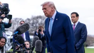 “Vamos aguardar”, diz Donald Trump ao adiar ataques contra o Irã