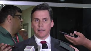 Secretário diz que corte de impostos não reduz preço dos combustíveis porque valor fica com Petrobras e distribuidoras