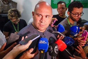 “Águas Cuiabá destrói o pavimento”, diz Prefeito ao propor tirar redes de água do asfalto