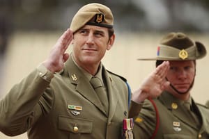 “Investigação é complexa”, diz diretor sobre prisão de herói militar acusado de crimes de guerra