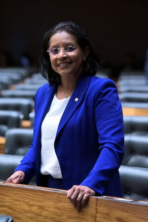 Ofensiva do governo contra bets reacende debate e destaca  PL de Gisela contra endividamento