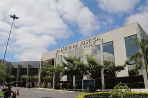 TJ derruba lei que exigia diploma para secretários em Várzea Grande