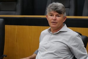 Deputado diz que fim da escala 6x1 vai gerar demissão em massa e critica proposta do governo: “Estão enganando o trabalhador”