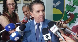 Sérgio Ricardo fala em “quadrilha” e diz que toneladas de livros foram empurradas para prefeituras de MT; VEJA VÍDEO