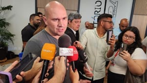 “Quem é de esquerda pode ir para a Venezuela”, diz Prefeito durante abertura da FIT Pantanal; VEJA VÍDEO