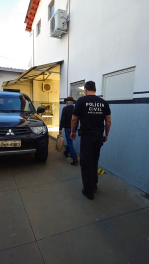 "Eu tinha medo porque ele possuía armas", diz vítima; após ex ser preso durante operação da Polícia Civil