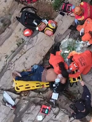 Passageiro que sobreviveu à queda da Ponte de Ferro permanece internado em estado estável