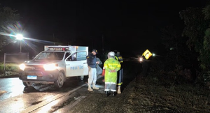 Homem é atropelado por caminhão e acaba atingido por outros veículos na BR-364