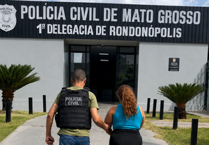 Mulher investigada por estelionato é presa enquanto trabalhava em comércio da família em Rondonópolis