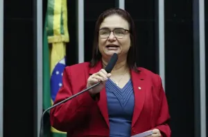 Rosa Neide afirma que impasse político impede construção de 400 casas em Rondonópolis