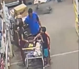 Câmeras flagram homem abraçando e passando a mão em mulher dentro de supermercado em Cuiabá