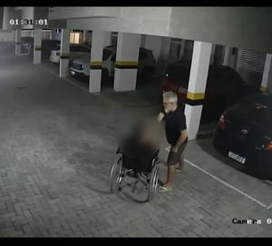 Pai é flagrado agredindo filho cadeirante dentro de condomínio