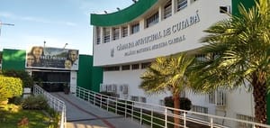 Câmara reduz concurso para 96 vagas e retira médicos e enfermeiros do edital