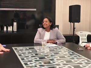 'Quem veio de onde eu vim não desperdiça porta aberta', diz Gisela sobre trajetória em encontro de mulheres