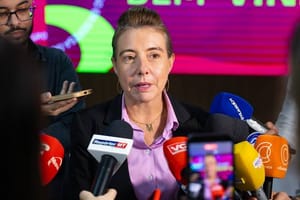 Prefeita diz que Pivetta ficou "assustado" com situação do DAE e cobra votação de projetos na Câmara