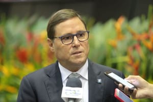 Mauro Carvalho admite participação em empresa que recebeu R$ 11 milhões da Sollo